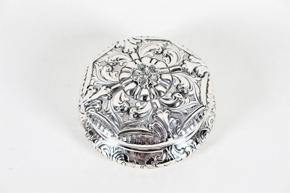 Scatola tonda in argento gr. 270