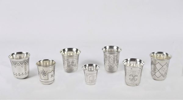 Lotto di sette bicchierini in argento gr. 230