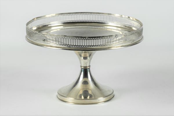 Round stand in silver