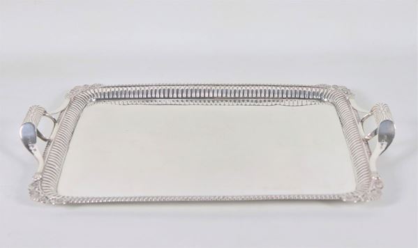 Tray in chiseled and embossed silver. Silversmith Mikhail Karpinski - St. Petersburg
