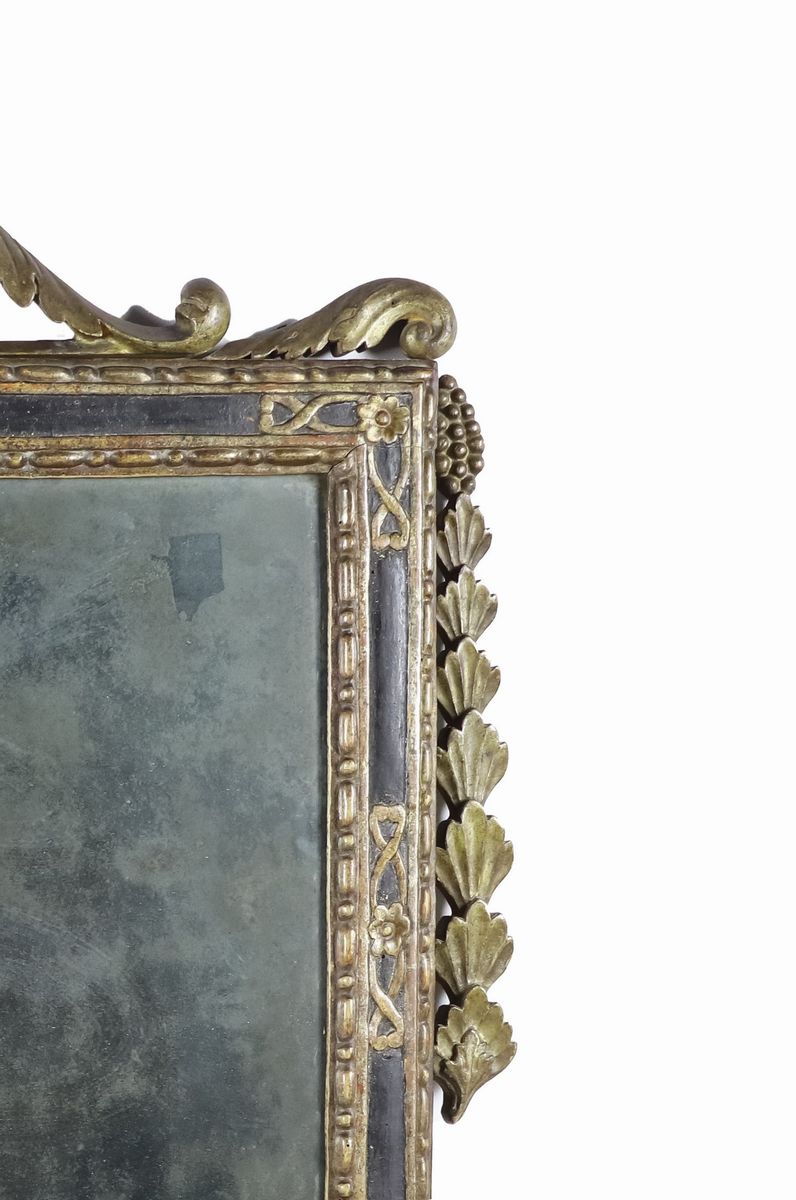 Caminiera lucchese Luigi XVI in legno dorato e laccato nero