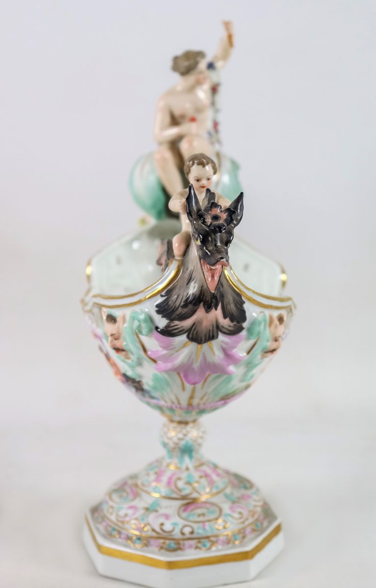 Alzata detta "Nautilus" in porcellana tedesca