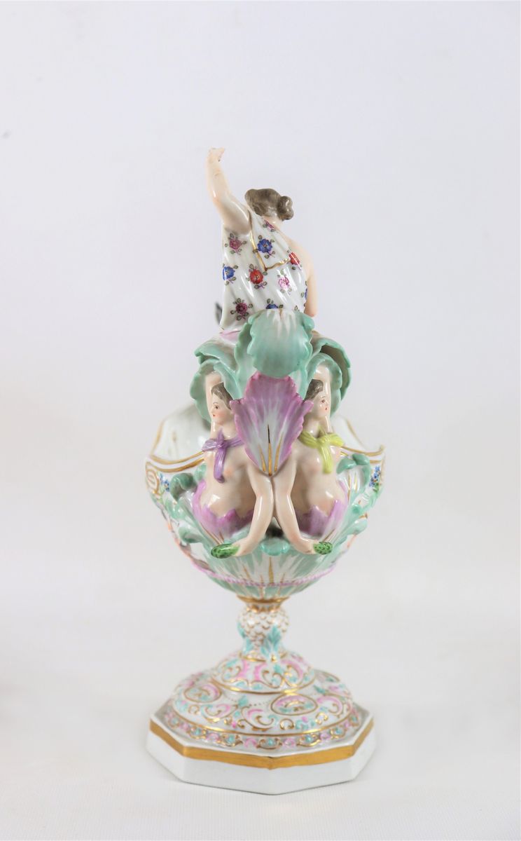 Alzata detta "Nautilus" in porcellana tedesca