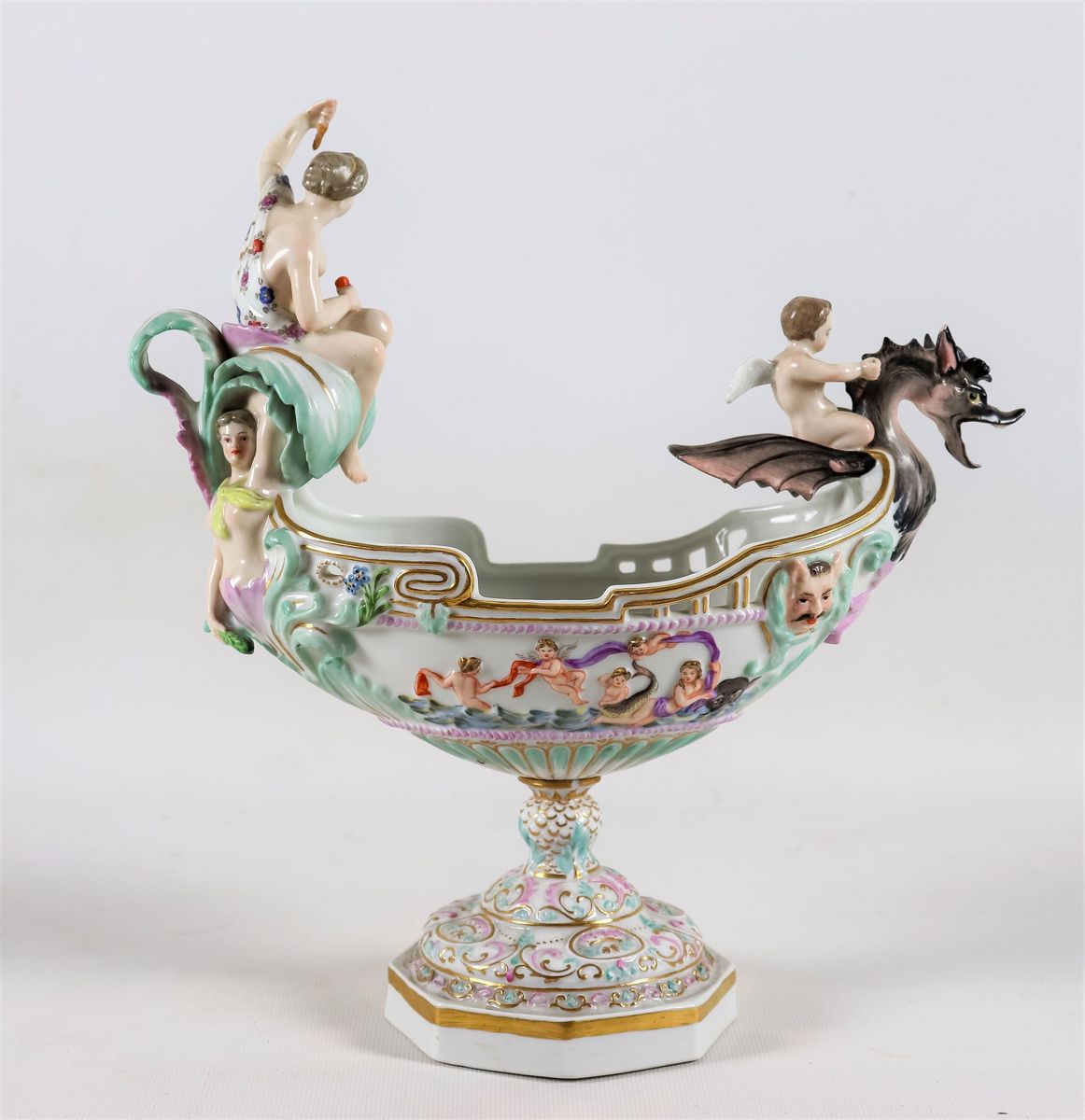 Alzata detta "Nautilus" in porcellana tedesca