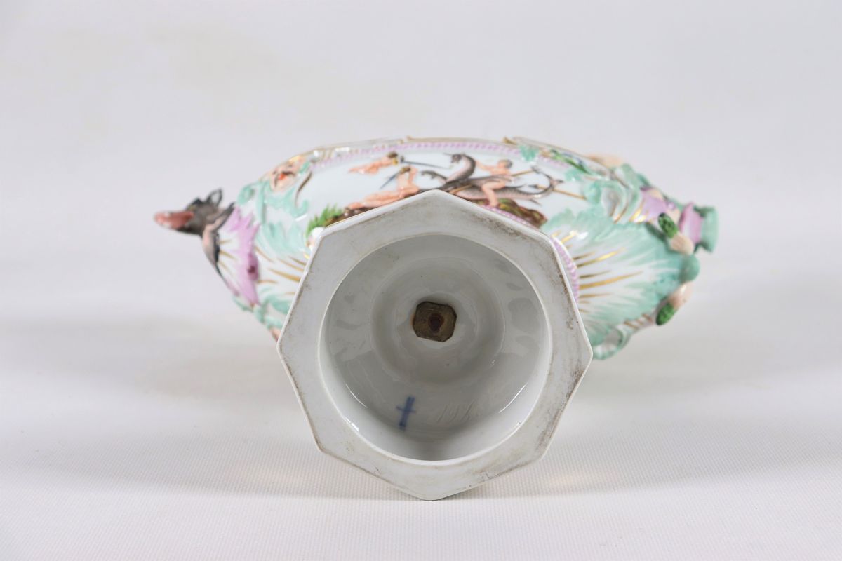 Alzata detta "Nautilus" in porcellana tedesca