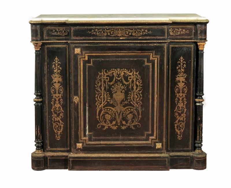 Credenza francese Napoleone III in legno ebanizzato con intarsi in metallo dorato alla maniera Bo...