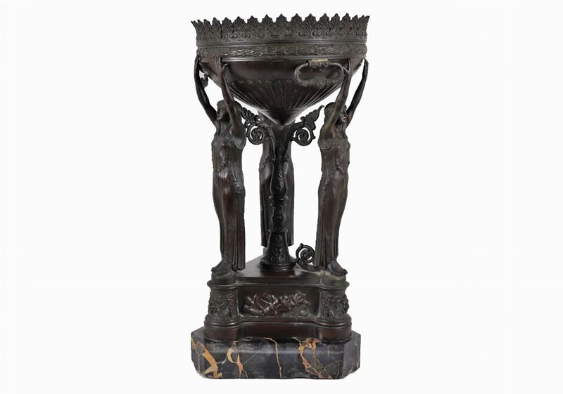Gruppo Liberty in bronzo "Tripode con vestali"
