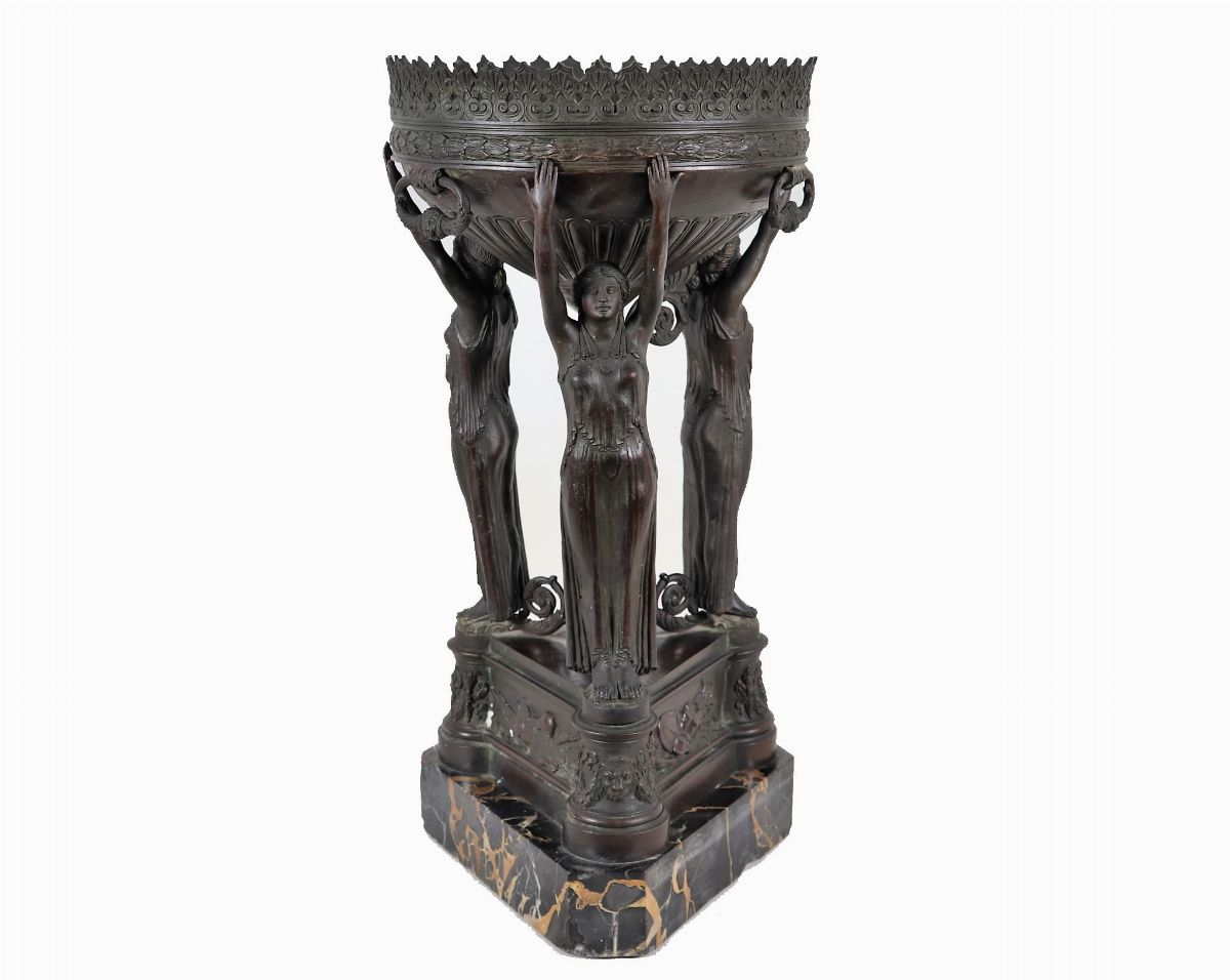 Gruppo Liberty in bronzo "Tripode con vestali"