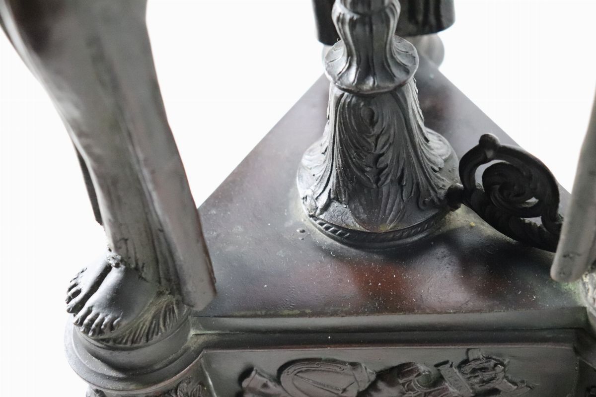 Gruppo Liberty in bronzo "Tripode con vestali"