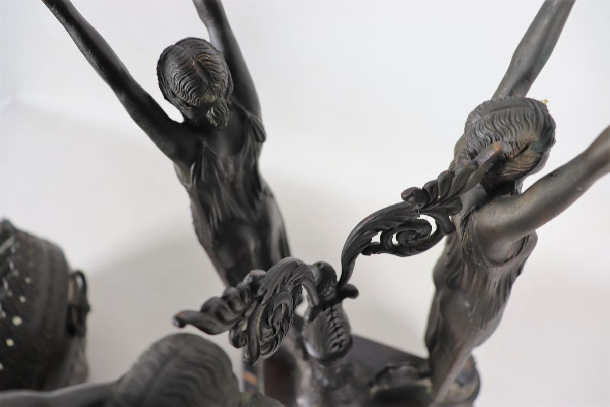 Gruppo Liberty in bronzo "Tripode con vestali"