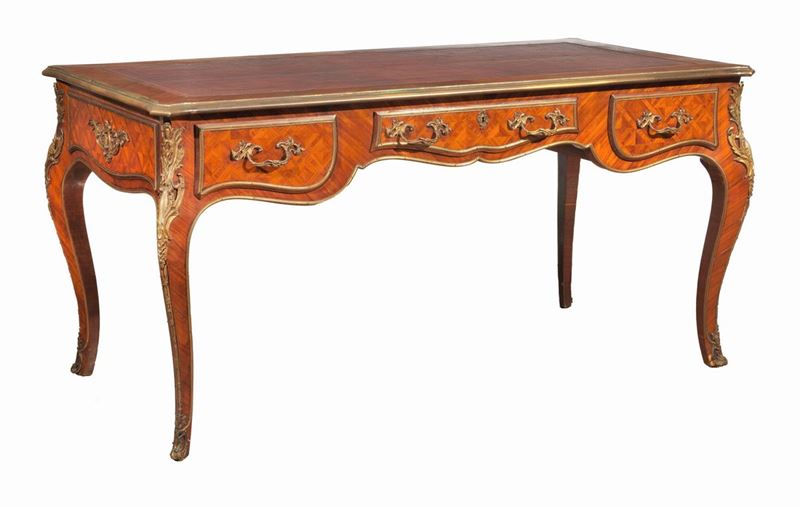Bureau Plat francese da centro di linea Luigi XV in bois de rose ed ebano viola