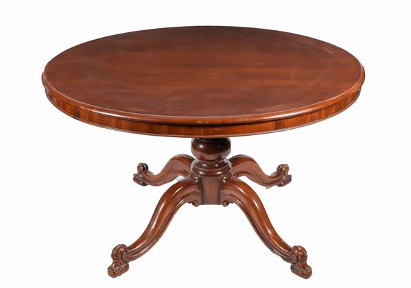 Round dining table in solid mahogany