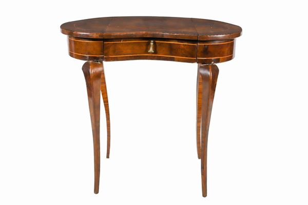 Antique "bean-shaped" dressing table in walnut with inlaid threads