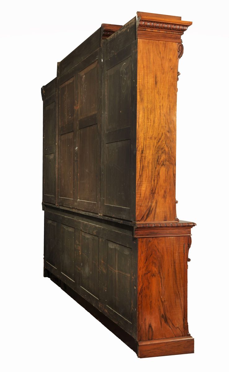 Antica grande libreria in noce e radica di noce