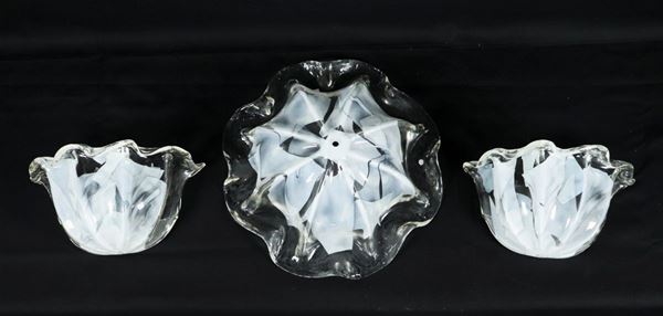 Plafoniera da soffitto e due appliques a forma di conchiglia in vetro soffiato di Murano bianco e trasparente
