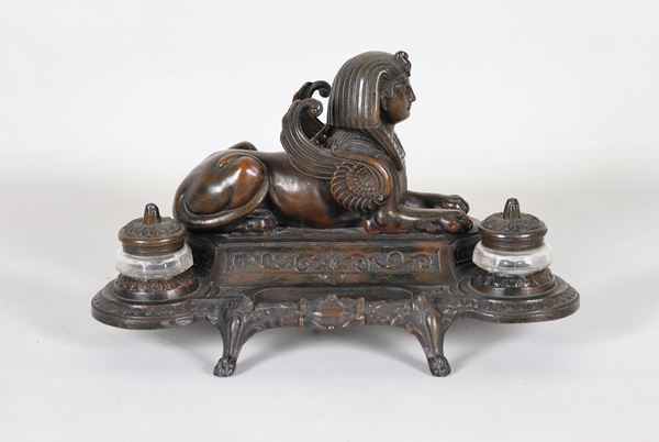 Second Empire French inkwell in chiseled and embossed bronze