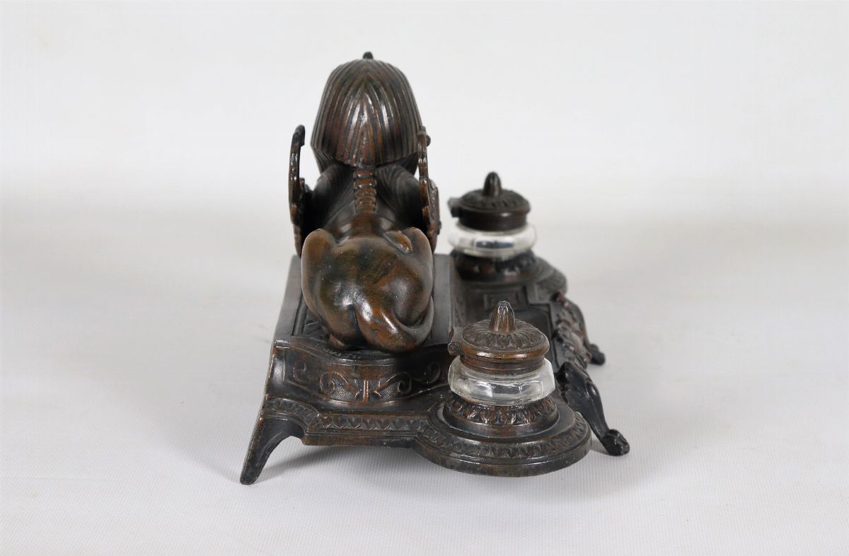 Calamaio francese Secondo Impero in bronzo cesellato e sbalzato