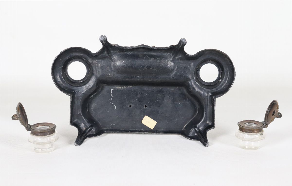 Calamaio francese Secondo Impero in bronzo cesellato e sbalzato