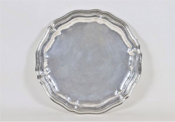Round plate in hammered silver gr. 620