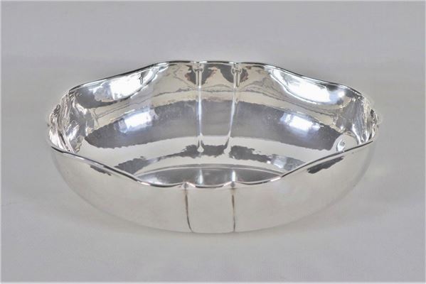 Oval fruit bowl in silver gr. 410