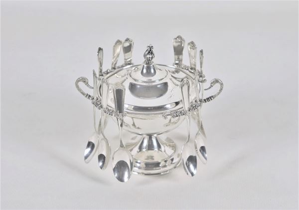Zuccheriera in argento con undici cucchiaini gr. 180