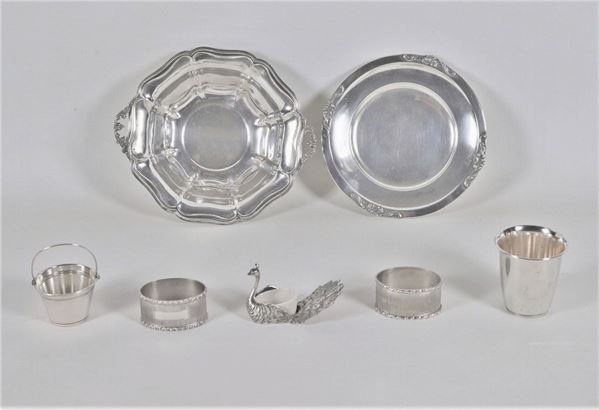 Lot in chiseled and embossed silver (7pcs) gr. 320