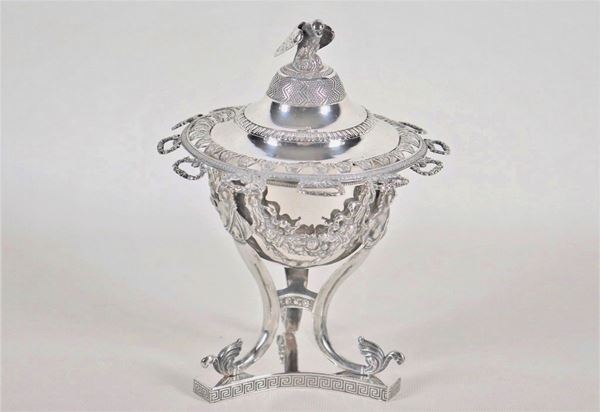 Antique sugar bowl in embossed silver gr. 435