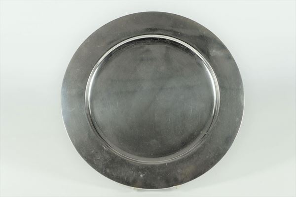 Round plate in smooth silver