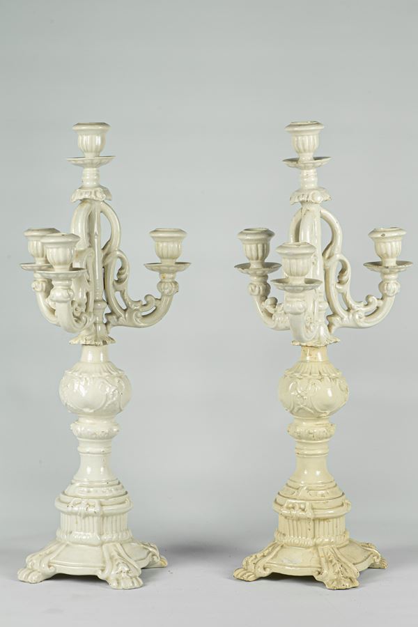 Coppia di candelabri in ceramica bianca di Bassano