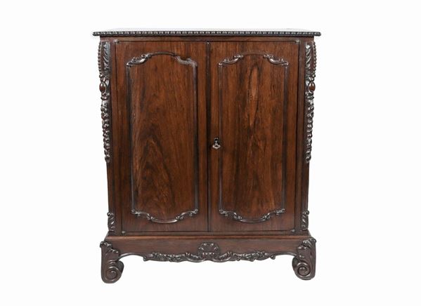 Two-door sideboard in rosewood with profiles and uprights in carved wood
