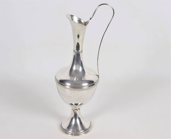 Silver amphora with curved handle gr. 330