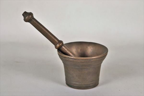 Small bronze mortar with pestle