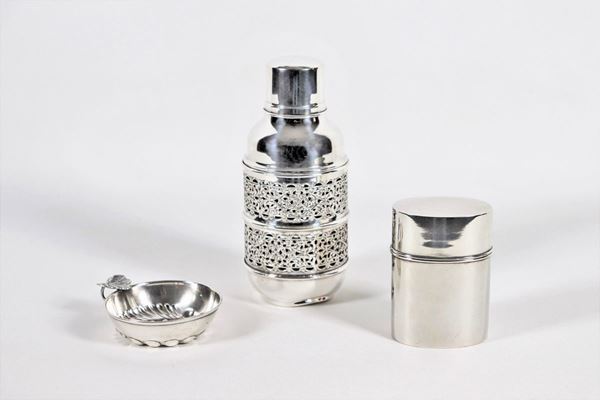 Lot in chiseled and embossed silver (3 pcs) gr. 400