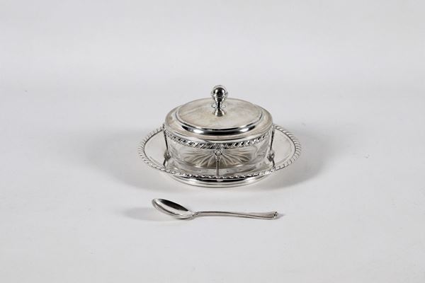 Ancient embossed silver cheese bowl with crystal bowl and spoon gr. 330
