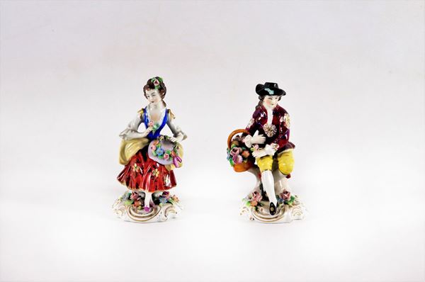 Coppia di statuine in porcellana policroma Capodimonte "Contadinelli"