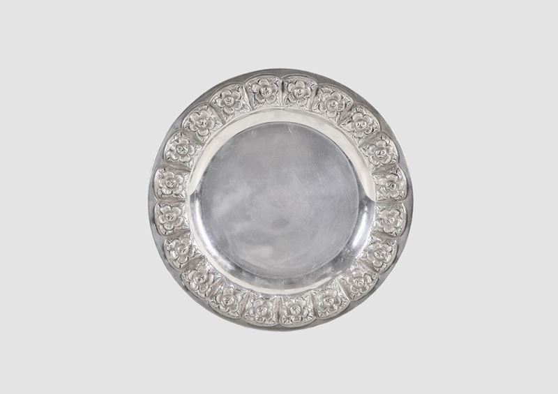 Piattino in argento Messicano Sterling 925 con bordo sbalzato a rilievo a motivi di rose gr. 200