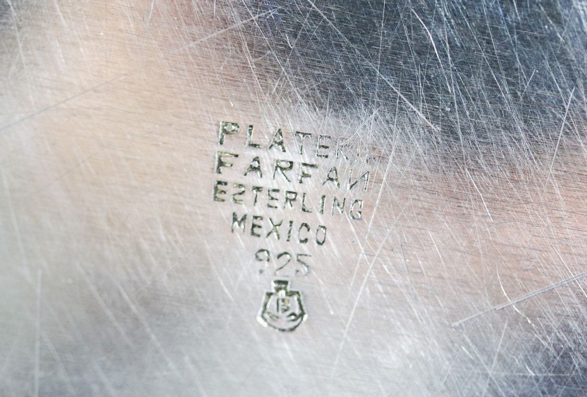 Piattino in argento Messicano Sterling 925 con bordo sbalzato a rilievo a motivi di rose gr. 200