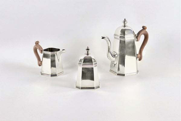 Servizio da caffè in argento a forma ottagonale sfaccettata con manici in legno (3pz). Titolo dell'argento 925 gr. 1520