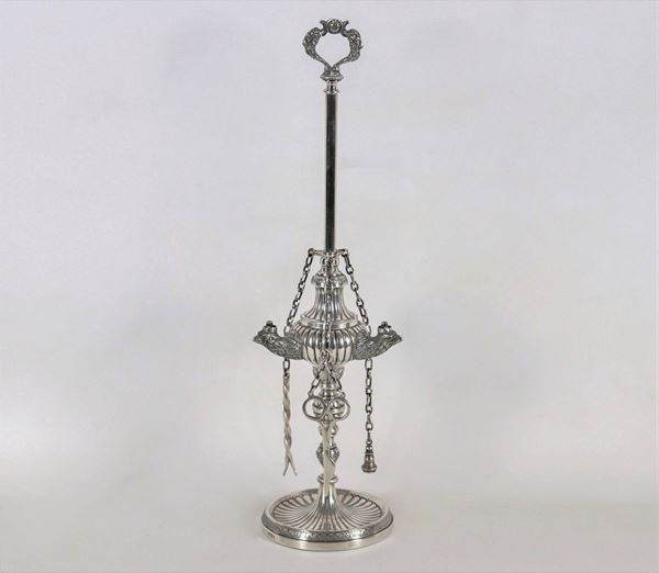 Roman oil lamp in chiseled and embossed silver with Empire motifs gr. 780
