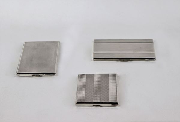Lot of three cigarette cases in chiseled and embossed silver gr. 390
