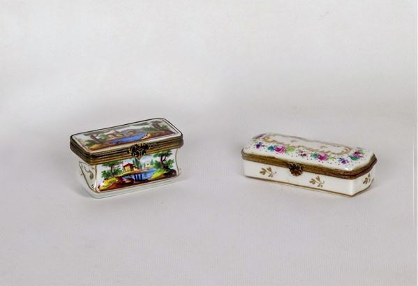 Lot of two antique small French porcelain snuffboxes decorated with floral and landscape motifs