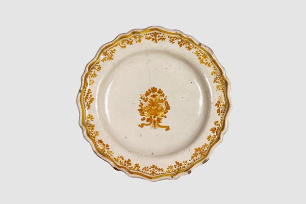 Wall plate in glazed majolica with palmette decorations in antique yellow