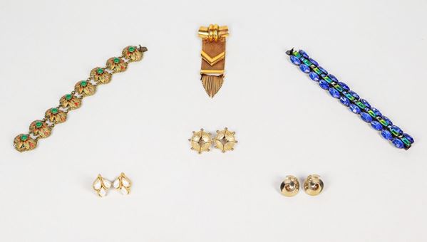 Lot of American old-fashioned costume jewelery (5 pcs)