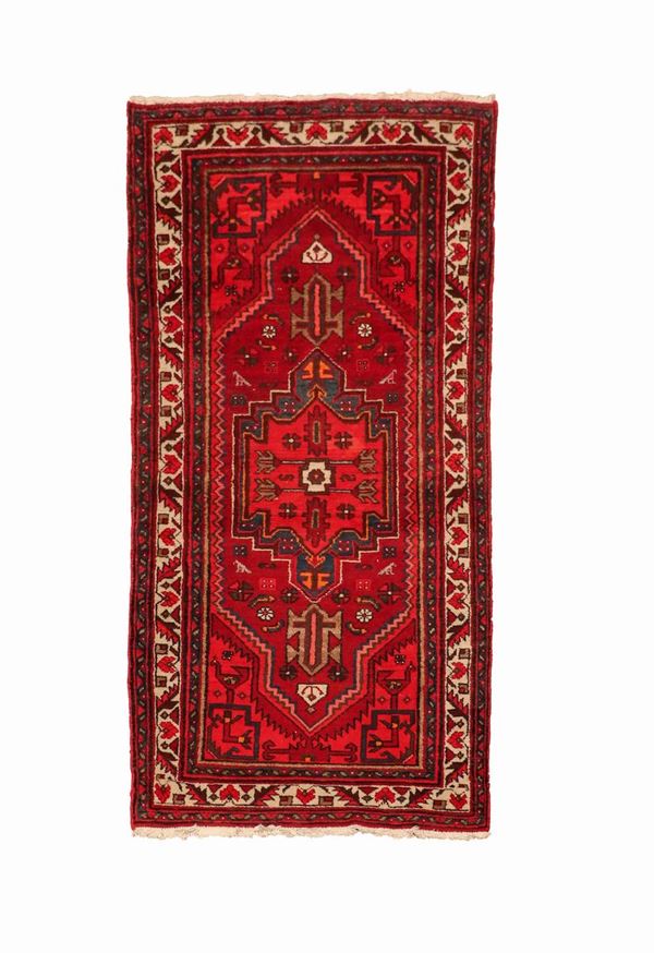 Tappeto persiano Shirvan a motivi geometrici e fiori su fondo rosso m 2,02 x 1,00
