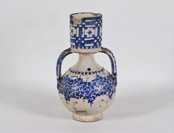 Small double-sided amphora in glazed majolica with blue painted decorations with floral intertwining motifs, defects and shortcomings