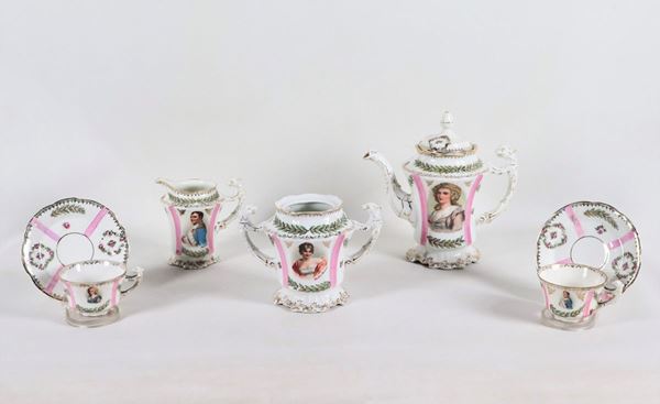Servizio da caffè in porcellana tedesca smaltata con decorazioni variopinte a motivi di figure napoleoniche, ghirlande e cesti di fiori (14 pz)