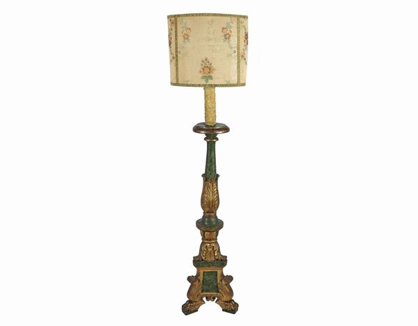 Antique floor torch in gilded wood and lacquered in imitation marble with carvings with Louis XIV motifs