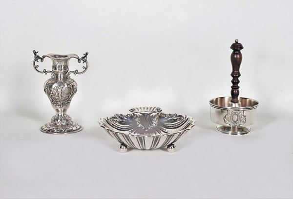 Silver lot of: a shell, a small amphora and a match holder (3pcs) gr. 330