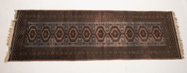 Persian carpet with guide