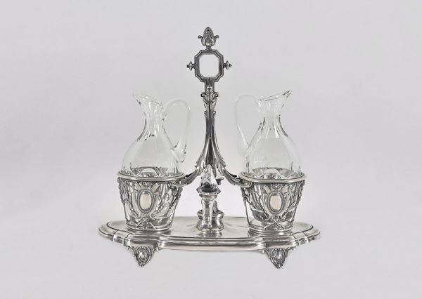 Antica oliera francese in argento cesellato e sbalzato a motivi Luigi XVI con due ampolle in cristallo gr. 390